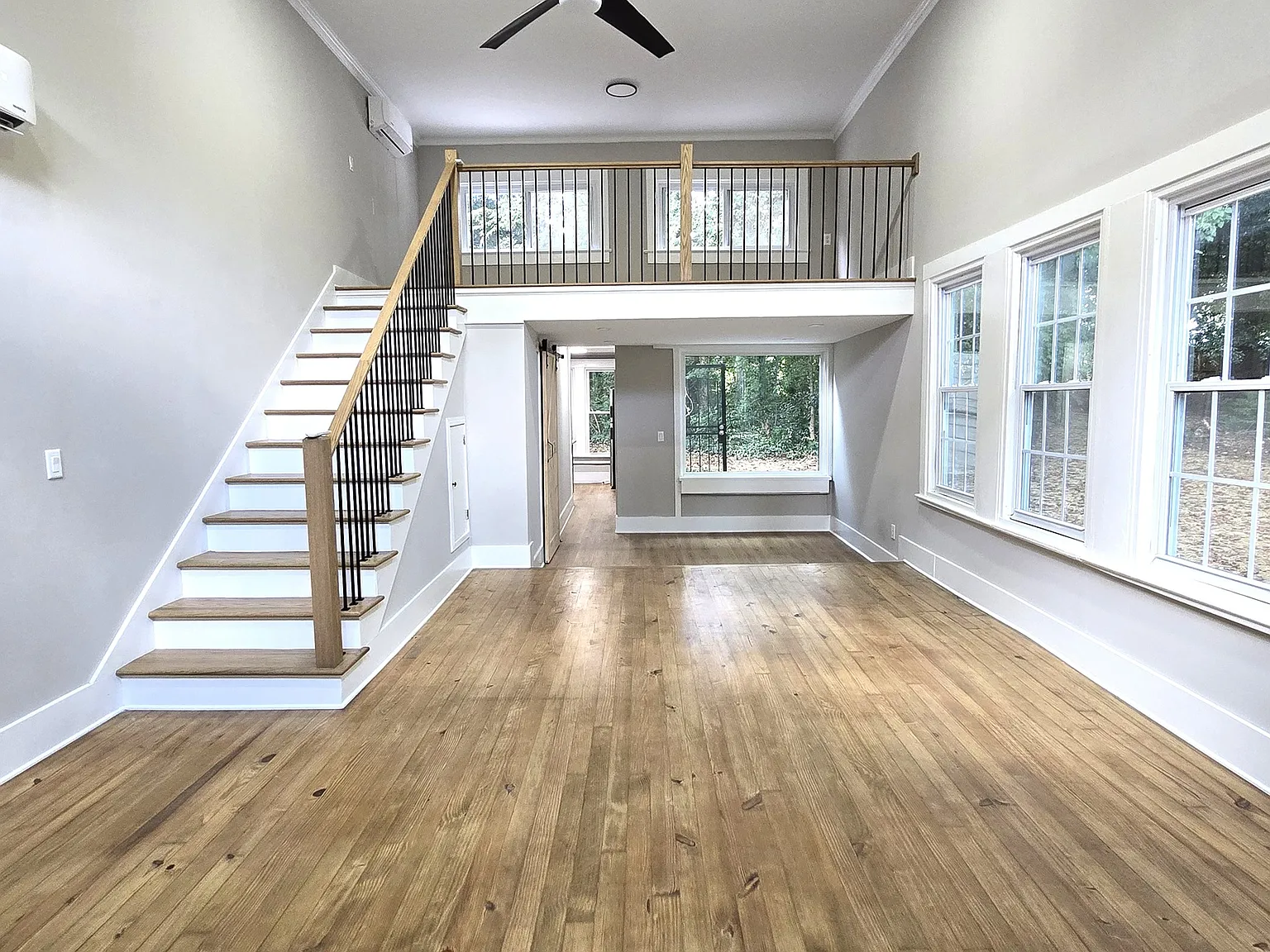1 bed, 950 sqft, $2,100 — Photo 3