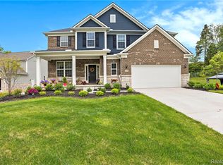 209 Glendale Ct, Saline, MI 48176