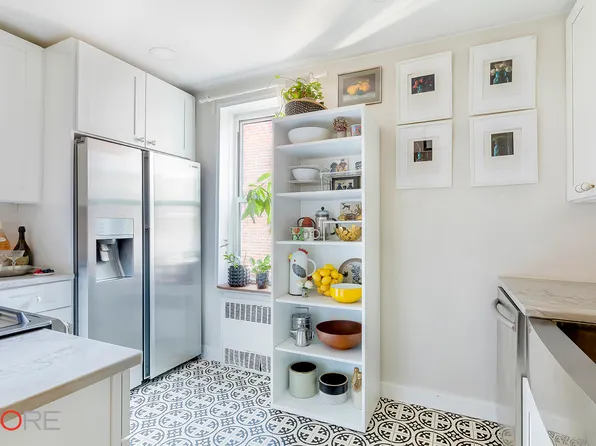 930 East 7th Street image 2 of 11