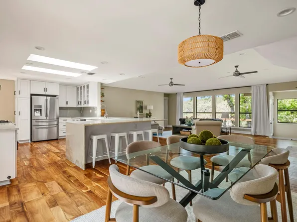 1701 Cresthaven Dr, Austin, TX 78704