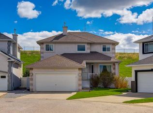 331 W Sierra Madre Ct SW, Calgary, AB T3H 3G7