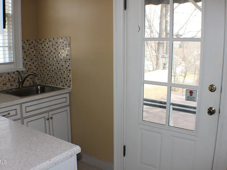 924 Maryland Ave #F — Photo 13