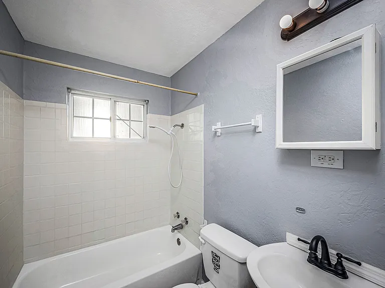 709 SW 45th St — Photo 11