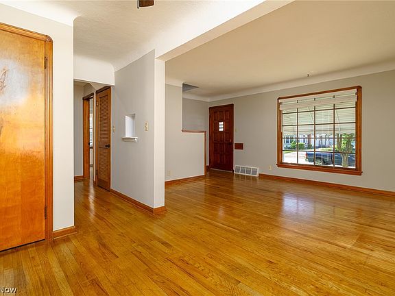 4th image of 4509 W 157th St
