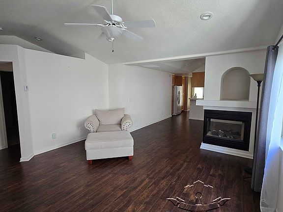 4th image of 127 Windsor Ln