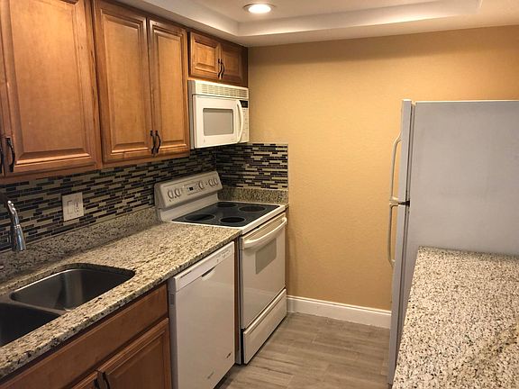 4th image of 725 Hummingbird Way APT 211