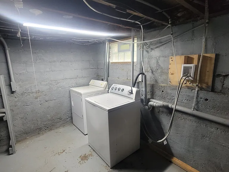 1327 Summit Ave — Photo 16
