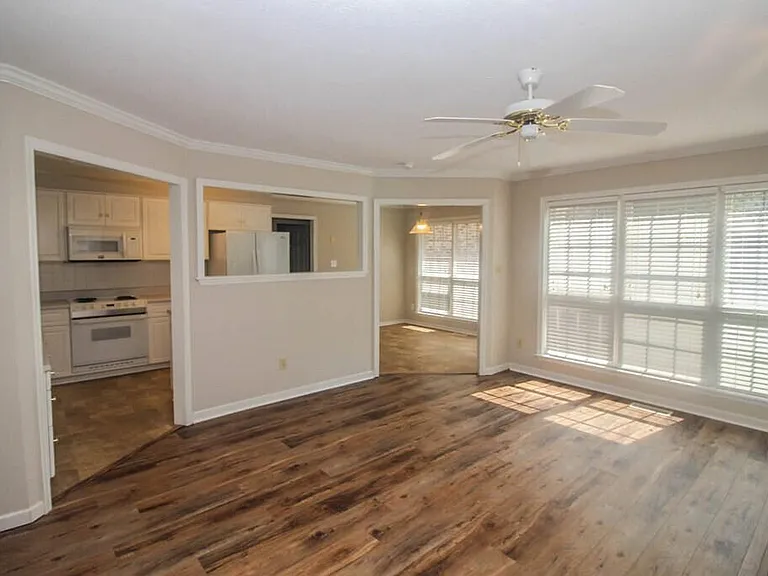 246 Farmington Dr W — Photo 12
