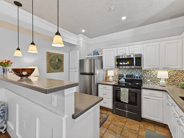 2080 Shamrock Dr — Photo 9