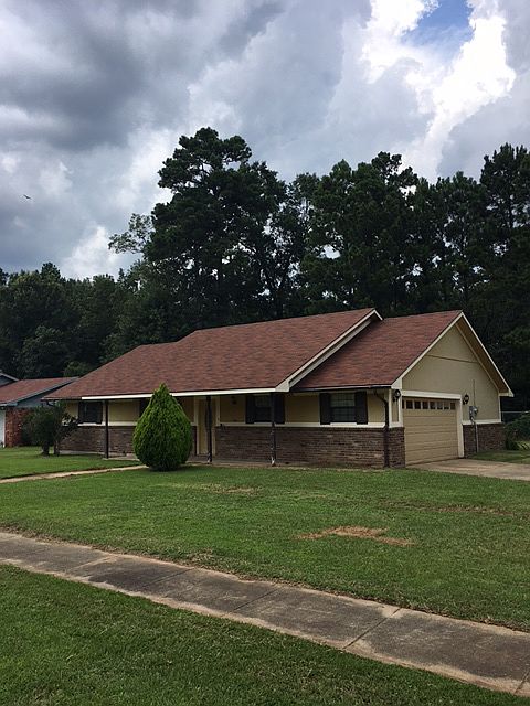 2nd image of 3220 Redstone St