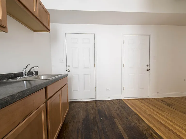 3600 W Franklin — Photo 27