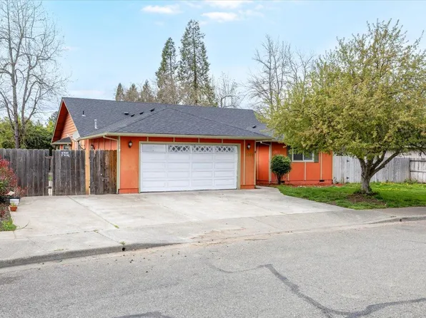 1044 SW Kokanee Ln, Grants Pass, OR 97527