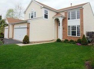 346 Deer Lake Dr, Hainesville, IL 60030