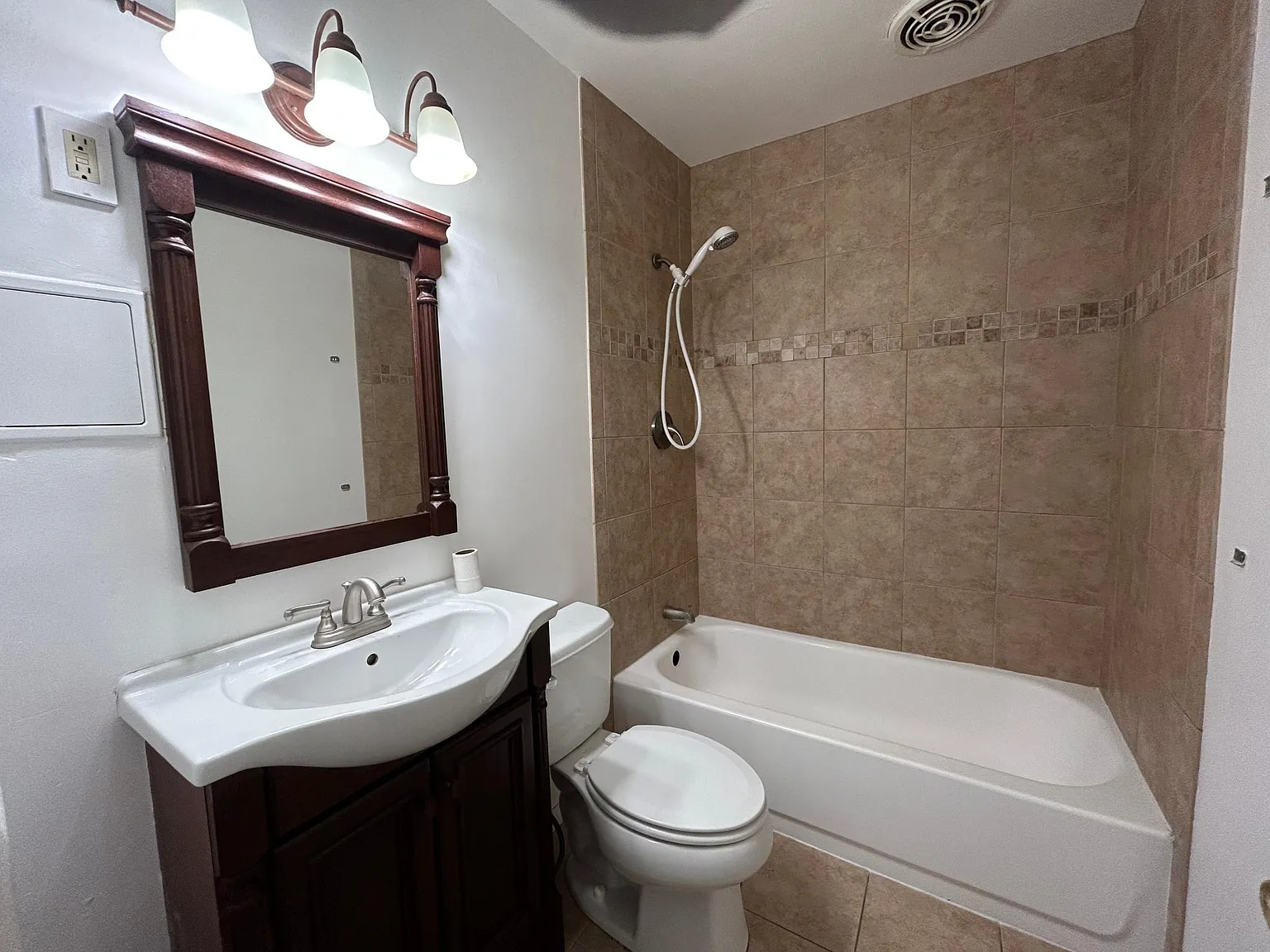 5 bed, $5,300 — Photo 3