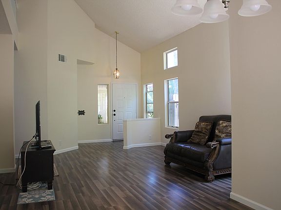 4th image of 742 Chinook Dr