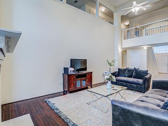 5th image of 6747 Meadowcrest Dr