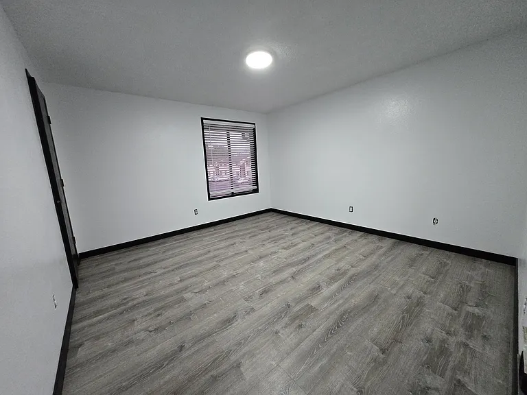 404 SW 1st St #5 — Photo 12