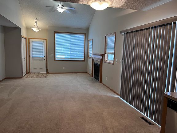 4 living room_04142023