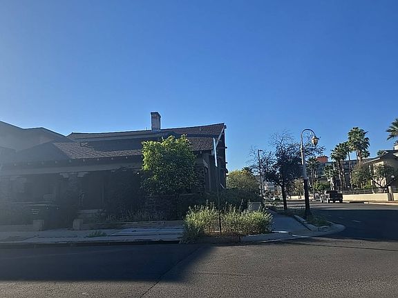 2nd image of 372 W Franklin St