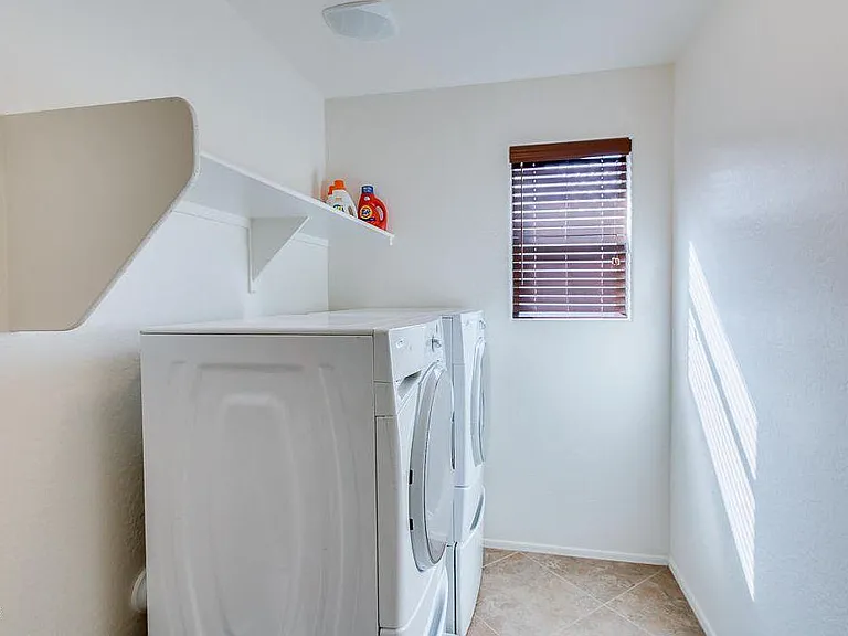 2099 S Martingale Rd — Photo 35