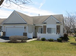 2288 Ashbrook Ln, Grayslake, IL 60030