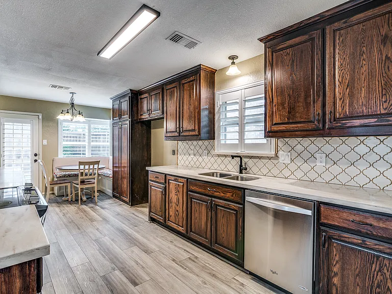 524 Raintree Cir — Photo 10