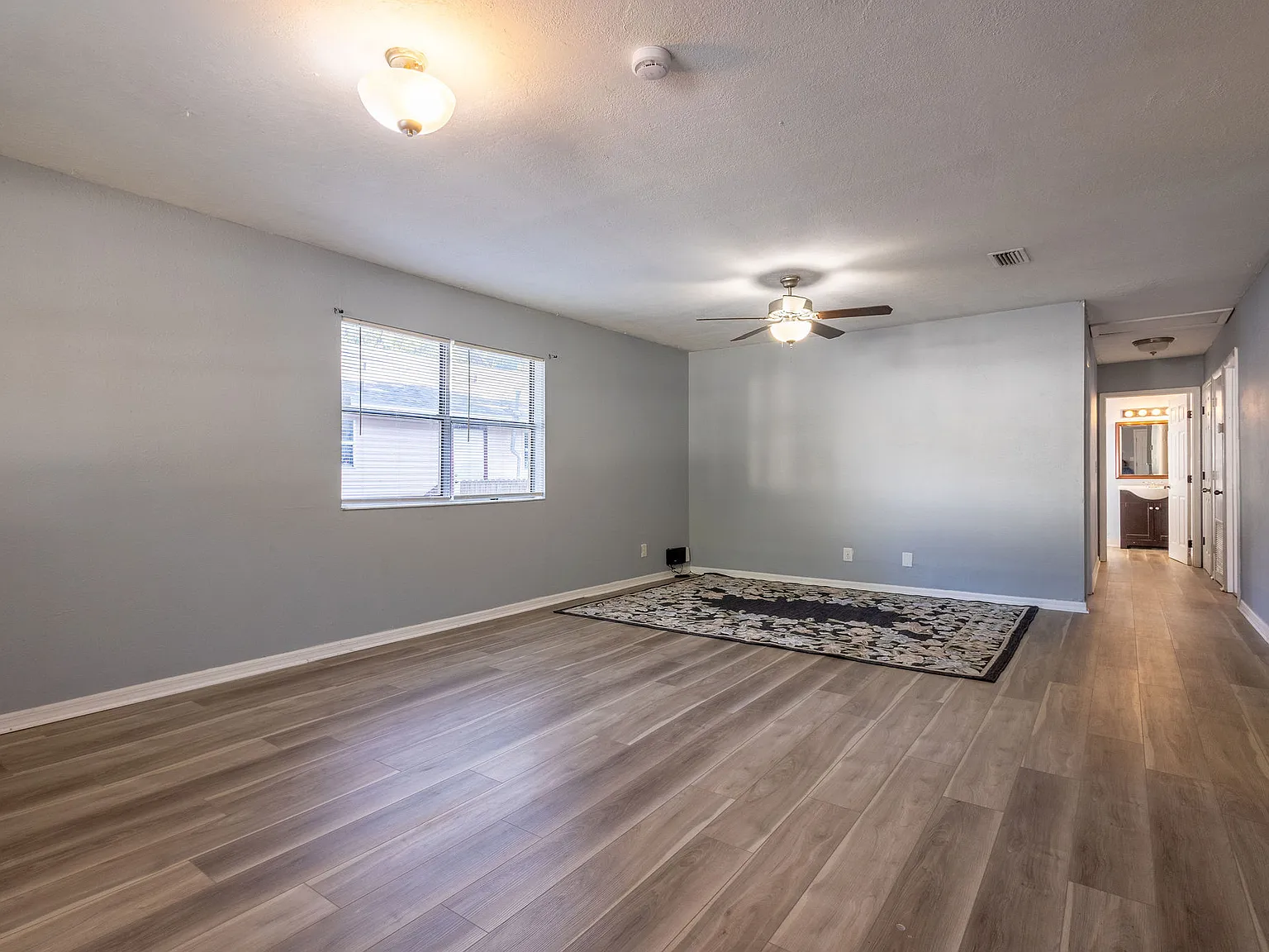 3 bed, 1050 sqft, $1,850 — Photo 1