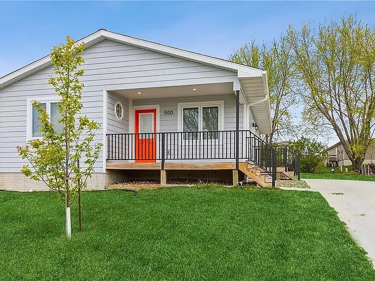500 W 18th Pl — Photo 1