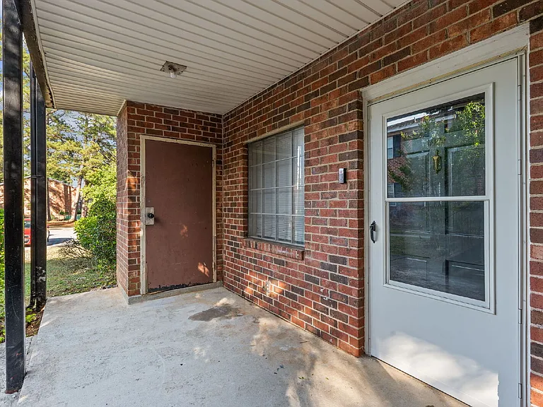 325 Cambout St — Photo 19