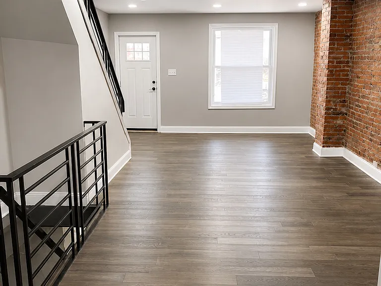 347 N Robinson St — Photo 4