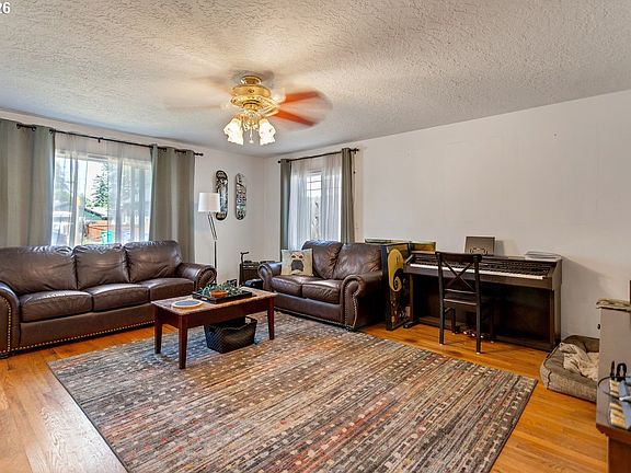 5th image of 2420 NE 86th Ave