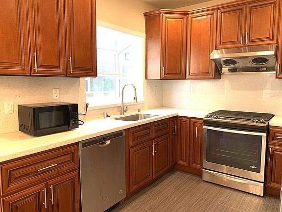3rd image of 518 Howard St Unit A