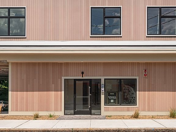 5th image of 140 Shirley St #330