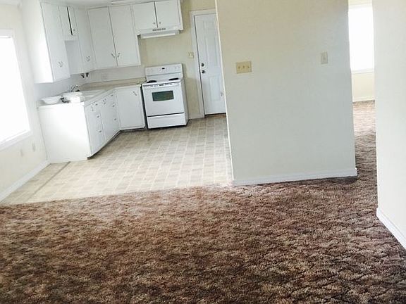 3rd image of 712 S Main Ave