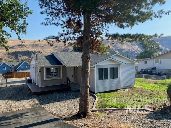 1011 3rd St, Asotin, WA 99402