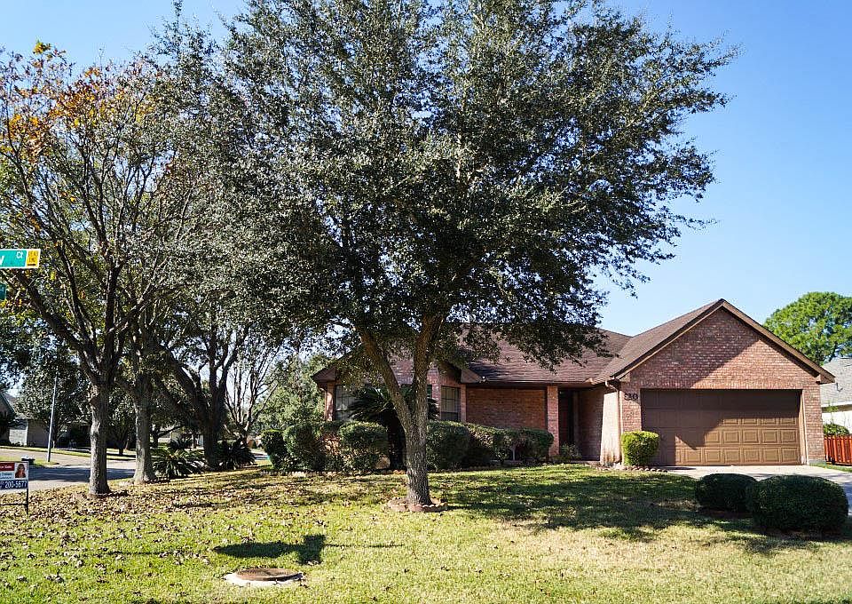 1st image of 910 S Peach Hollow Ct