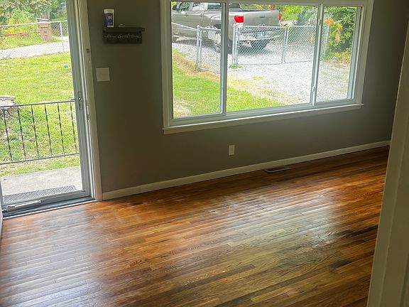 3rd image of 1912 Houstonia Dr
