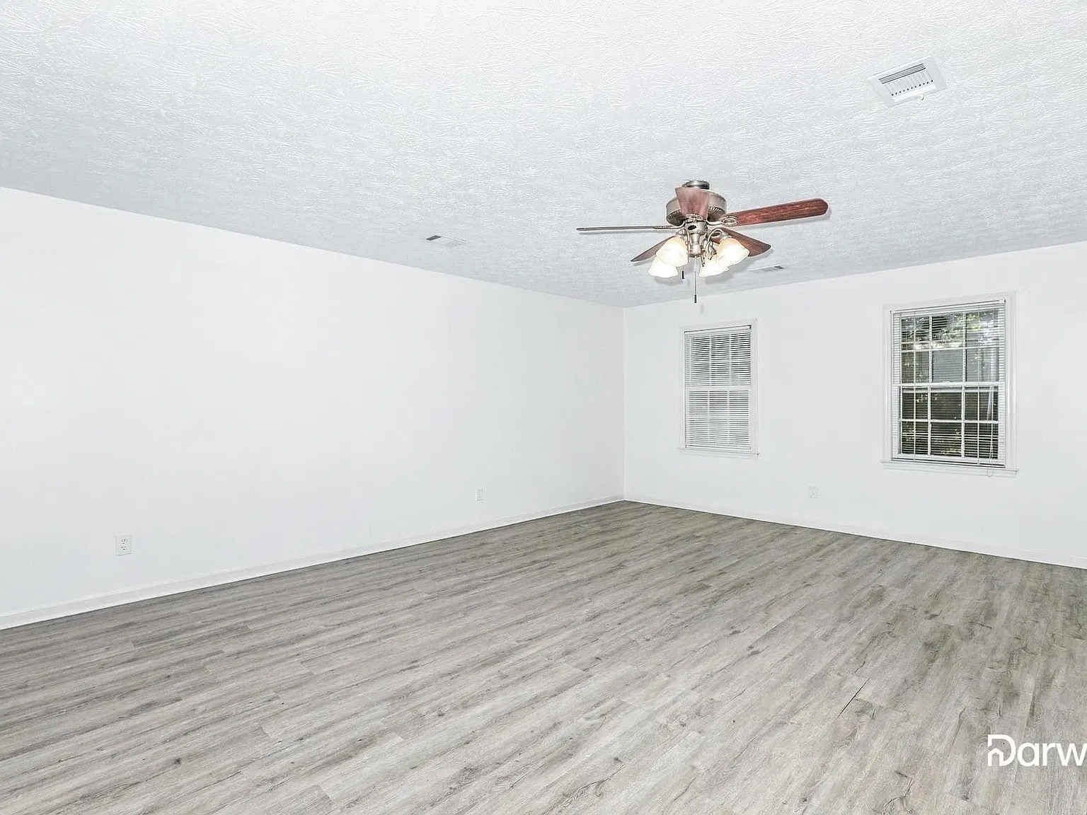 3 bed, 2.5 bath, 2222 sqft, $2,040 — Photo 4