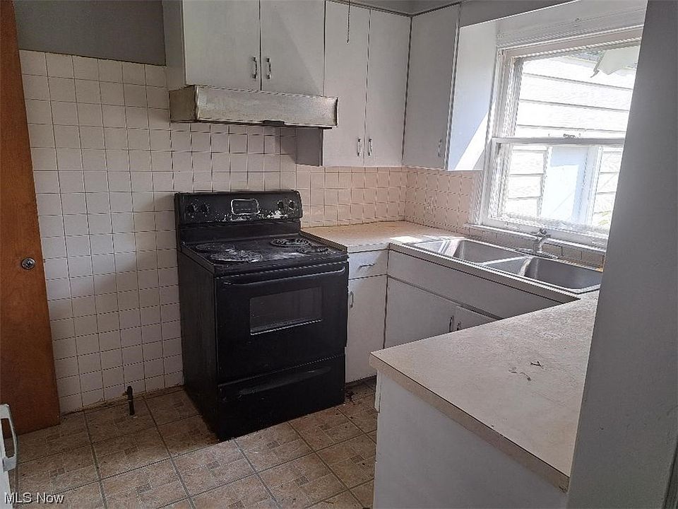 2nd image of 16510 Maple Heights Blvd