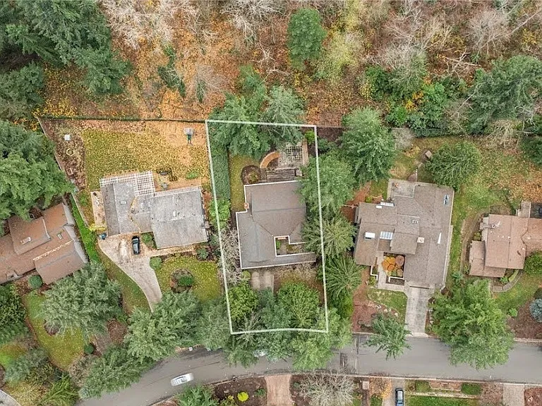 2213 Sahalee Dr W — Photo 28
