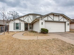 2 Preston Trail Ct, Pantego, TX 76013