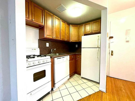 5th image of 121 E 12th St APT 2A