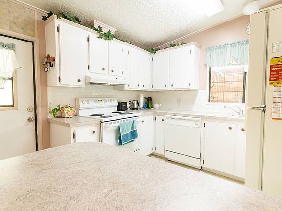 2nd image of 916 Westside Ridge Blvd