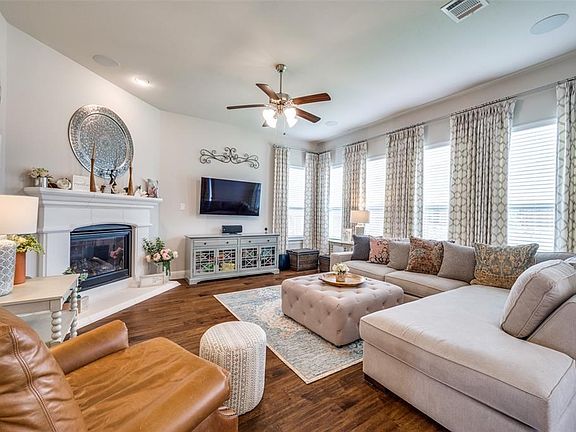 2nd image of 4880 Milby Dr