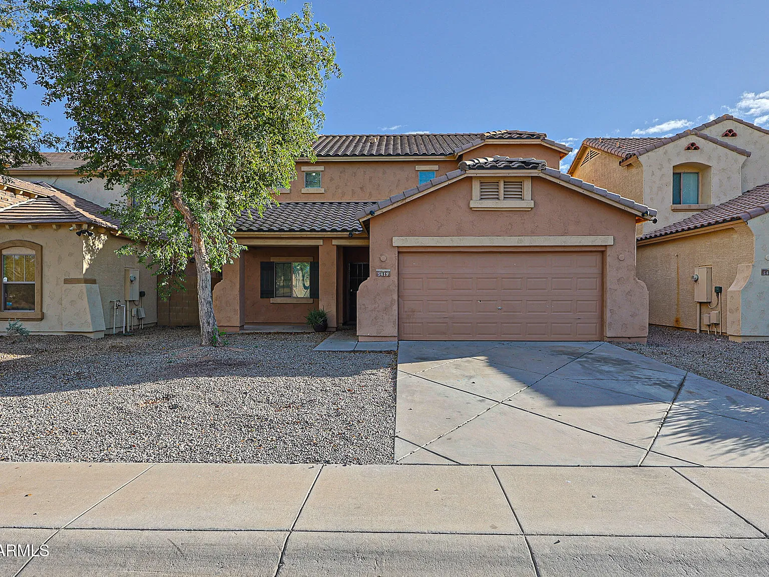 4 bed, 2.5 bath, 2368 sqft, $2,050 — Photo 1