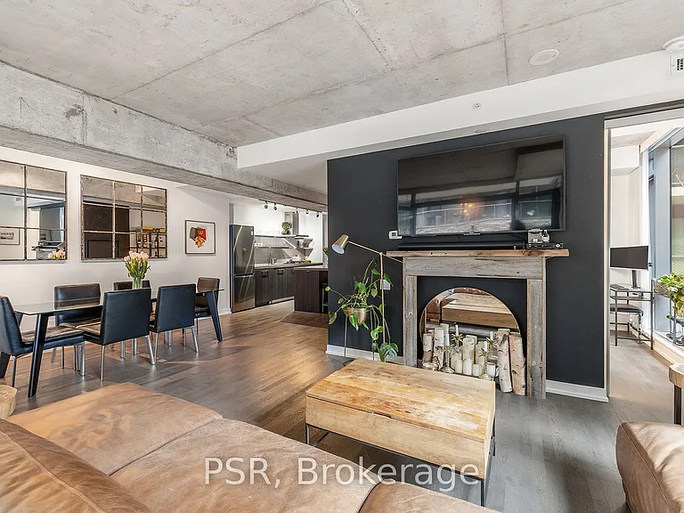 560 King St W #203 — Photo 14
