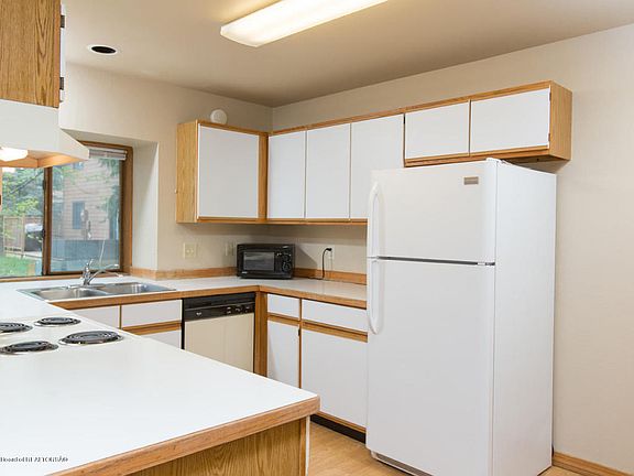 3rd image of 806 Powderhorn Ln APT D