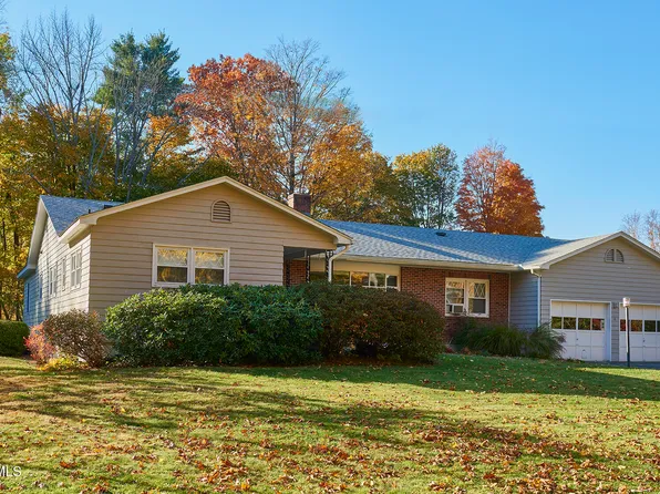 4 Highland Dr, Great Barrington, MA 01230
