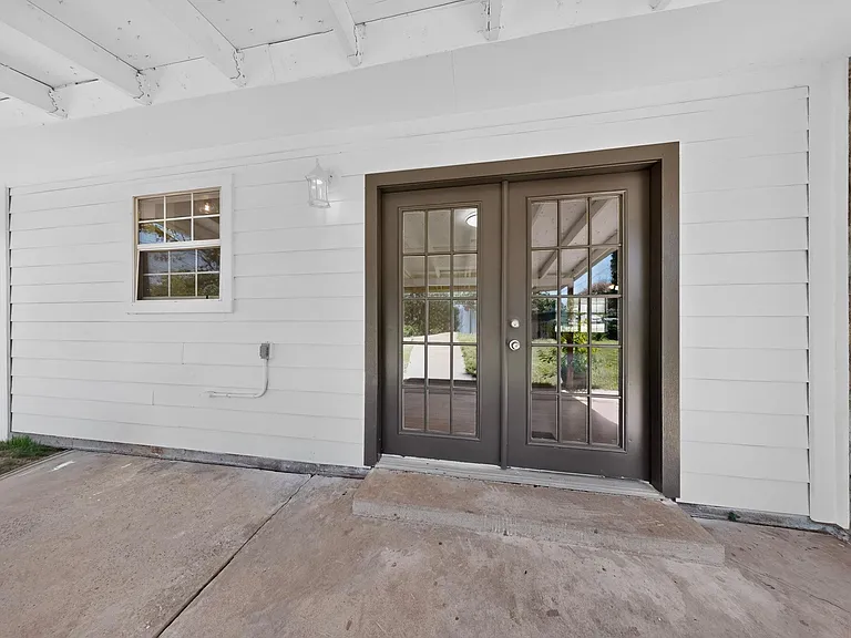 2307 Galway St — Photo 4
