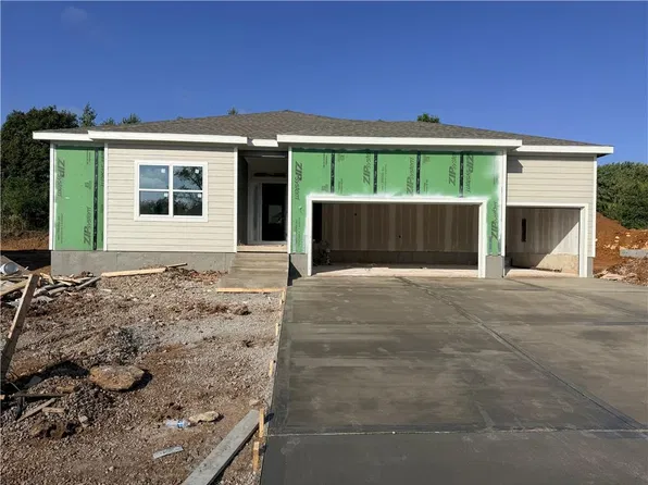 12192 S Emerald St, Olathe, KS 66061